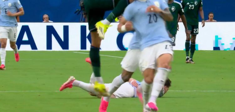 世界杯小组赛：沙特半场1-0领先乌拉圭，阿姆里破门  第10张