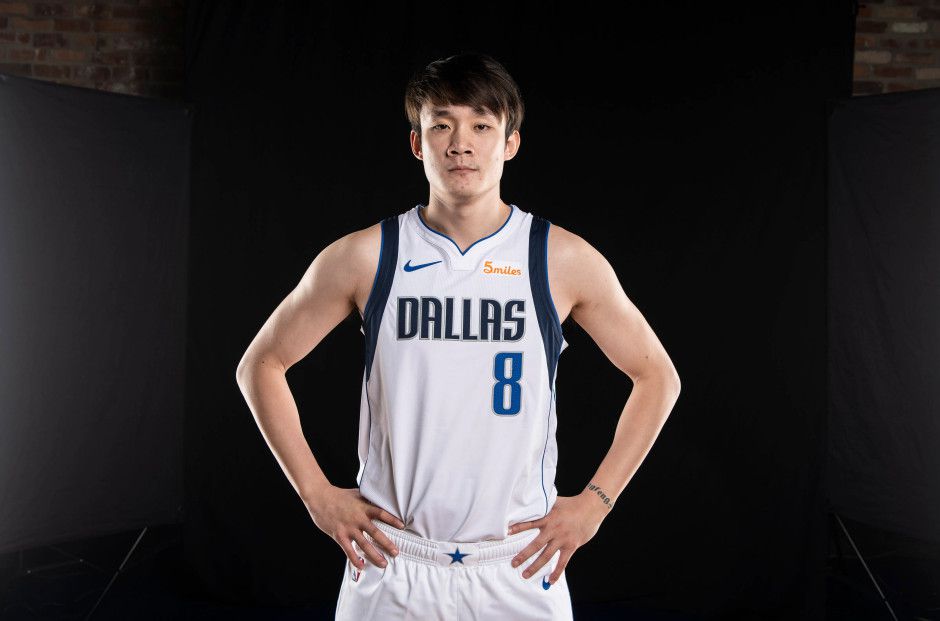 丁彦雨航祝贺布伦森夺冠获FMVP 尼克斯4-1胜马刺夺队史第三冠  第2张