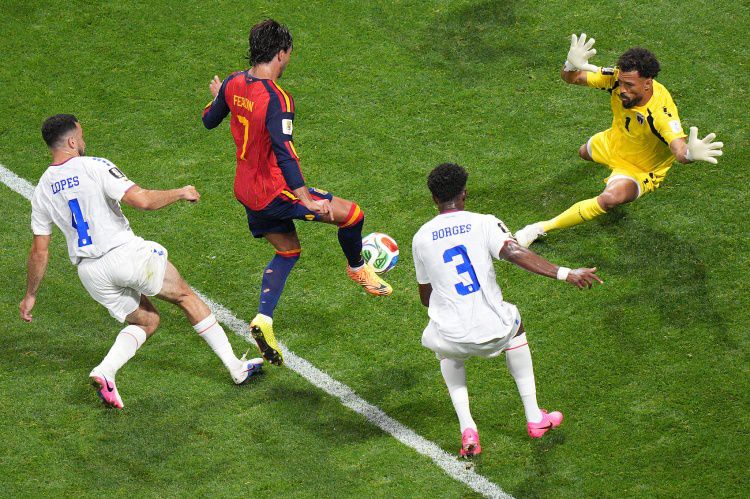 佛得角0-0逼平西班牙：54.6万人口小国创造世界杯冷门