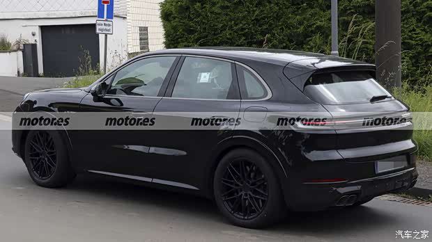 新款保时捷Cayenne Turbo E-Hybrid路试谍照曝光 纯电续航有望突破100公里  第5张