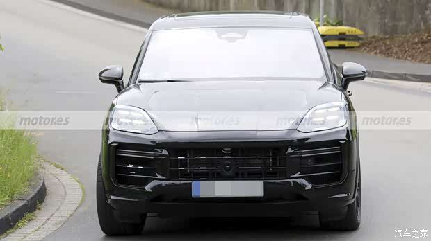 新款保时捷Cayenne Turbo E-Hybrid路试谍照曝光 纯电续航有望突破100公里