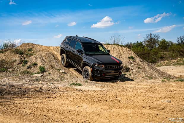 Jeep发布新款大切诺基Trailhawk与Overland版 预计2026年海外上市  第2张