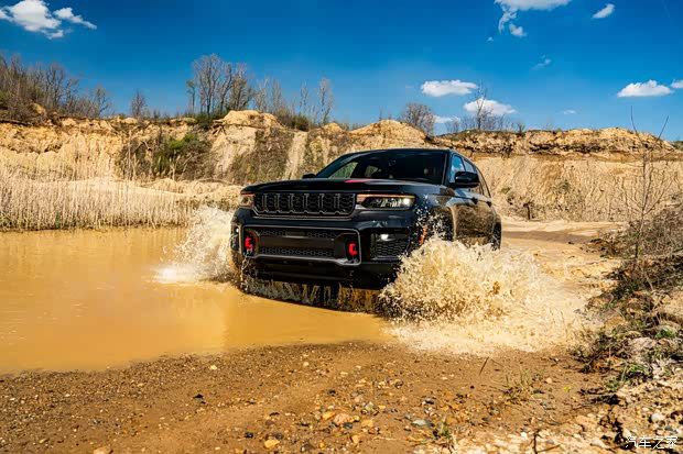 Jeep发布新款大切诺基Trailhawk与Overland版 预计2026年海外上市  第7张