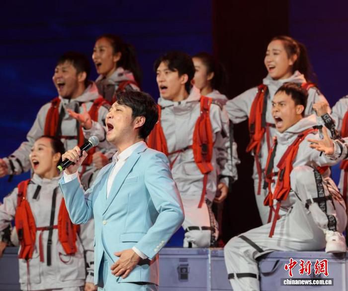 中华全国总工会文工团在宁夏开展10天10场慰问演出