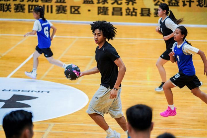 2026年6月安德玛联手姚基金在四川三地开展乡村女生篮球训练营  第2张