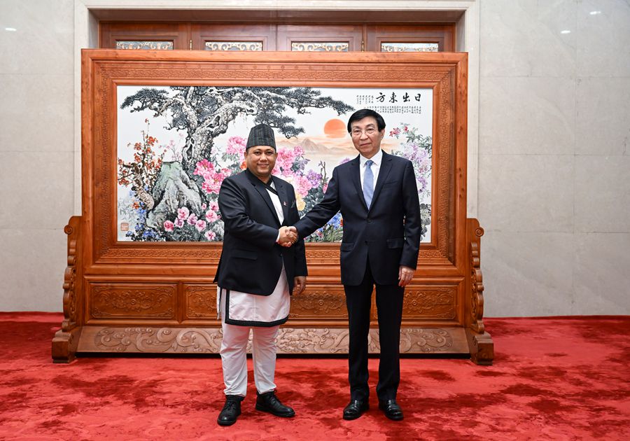 王沪宁在京会见尼泊尔外交部长希西尔