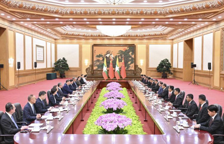 6月16日习近平同缅甸总统敏昂莱举行会谈  第2张