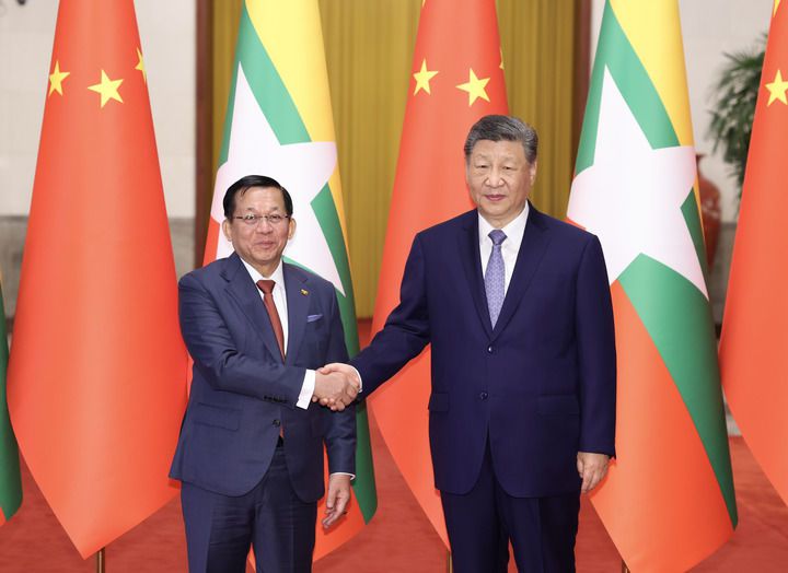 6月16日习近平同缅甸总统敏昂莱举行会谈