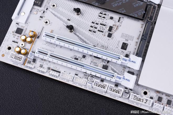 技嘉X870E主板搭载D5黑科技2.0与X3D鸡血模式2.0 降低DDR5内存超频门槛  第17张