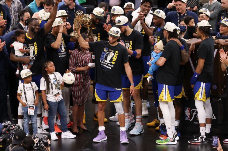 勇士客场103-90击败凯尔特人 夺得2022年NBA总冠军 库里全票当选FMVP创历史  第2张