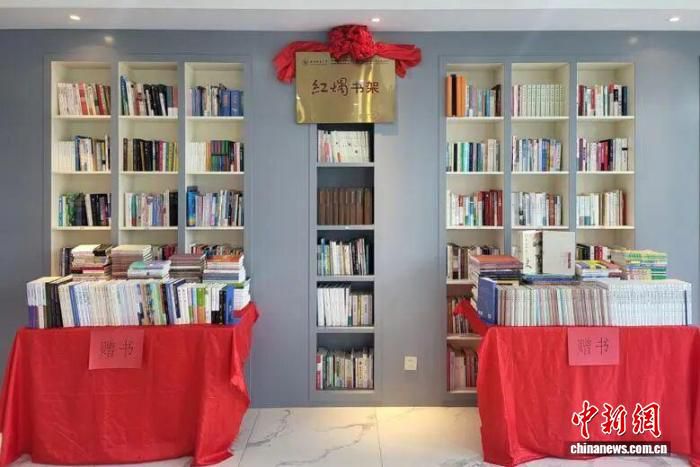 陕西师范大学“红烛书架”公益项目在边境国门学校揭牌