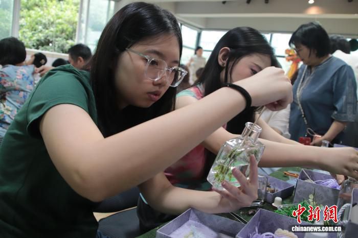 30名在蓉港澳台侨同胞齐聚成都成华区 参加端午文化交流活动  第2张