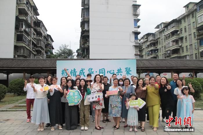 30名在蓉港澳台侨同胞齐聚成都成华区 参加端午文化交流活动