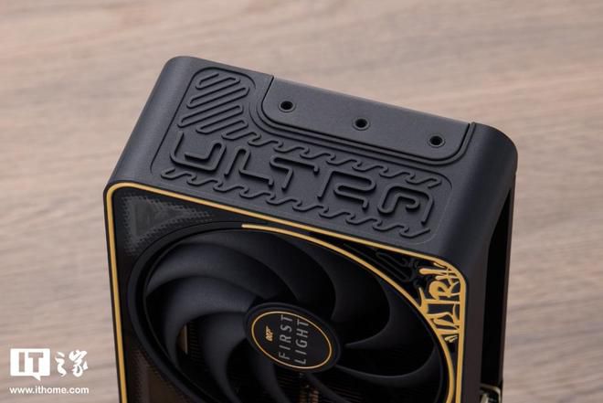 七彩虹发布iGame GeForce RTX 5070 Ultra OC 12GB x 007 First Light Edition联名限定显卡  第7张