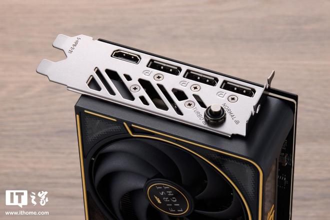 七彩虹发布iGame GeForce RTX 5070 Ultra OC 12GB x 007 First Light Edition联名限定显卡  第8张