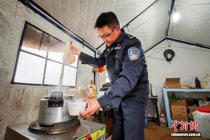 可可西里帐篷警务室进驻海拔4600米五道梁 护航藏羚羊迁徙  第2张