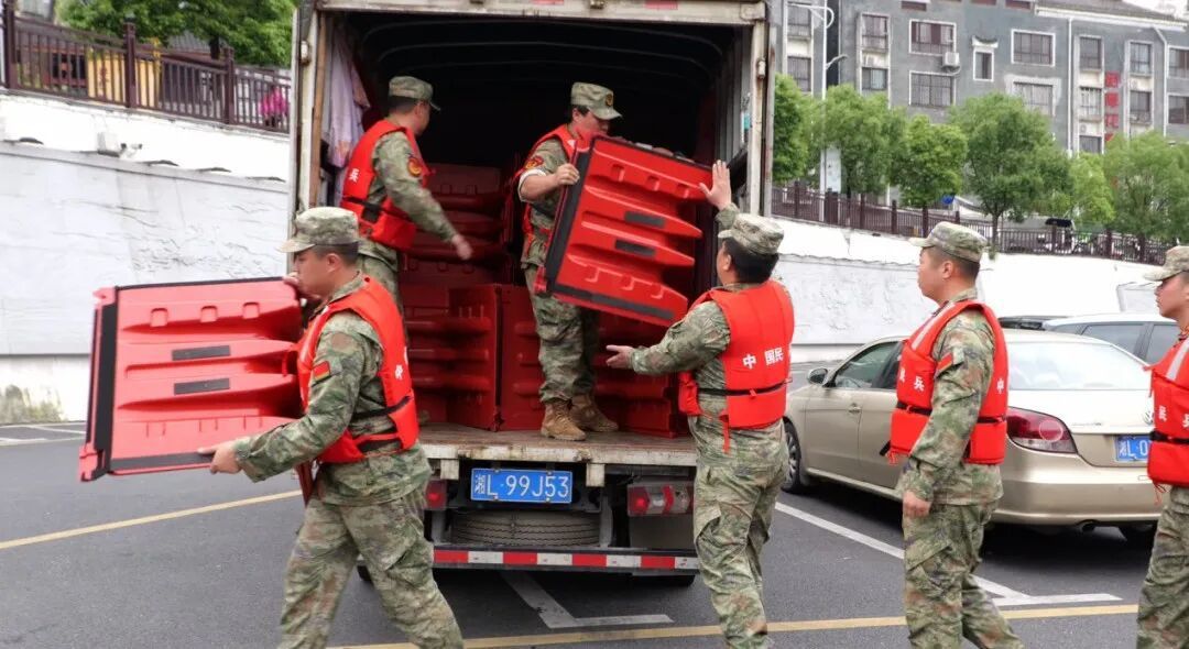 湖南多地民兵投入防汛演练 重点考评抗洪抢险应急应战能力  第2张
