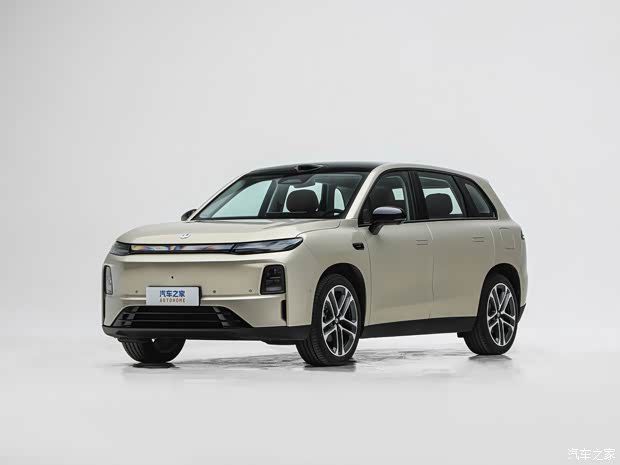 新款零跑C10中期改款上市 售价12.58至14.28万元  第6张