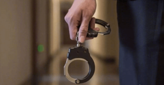 上海警方通报女子用AI编造地铁顶部大面积坠落视频被行拘  第1张