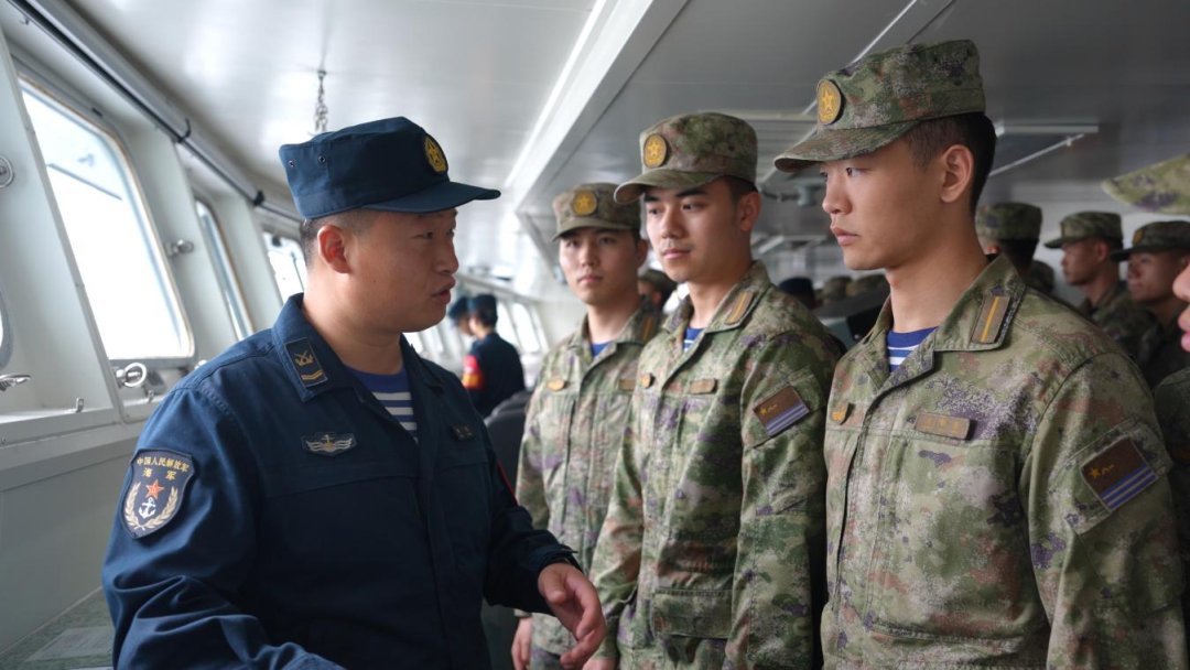 海军大连舰艇学院百余名学员完成14天海上毕业实习  第3张