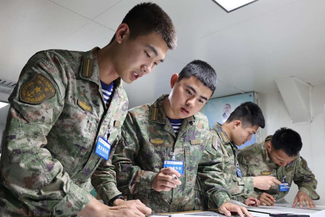 海军大连舰艇学院百余名学员完成14天海上毕业实习  第6张
