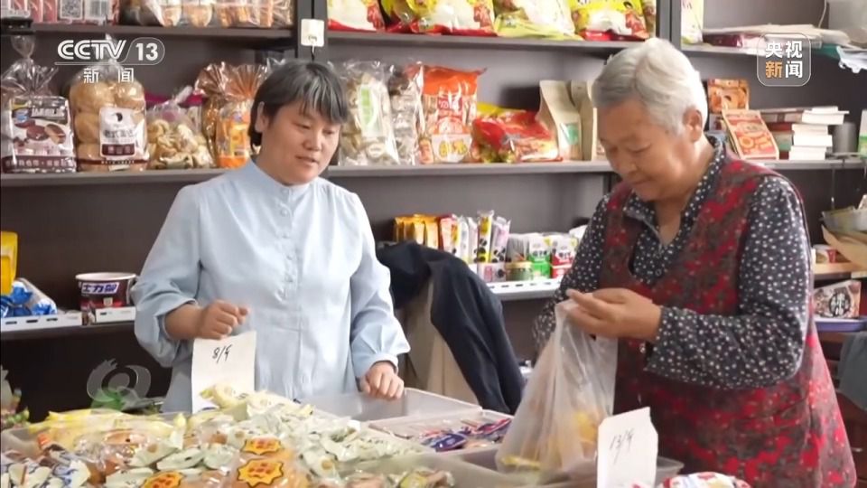 河南内黄县李石村店主撤白酒货架设免费借阅点