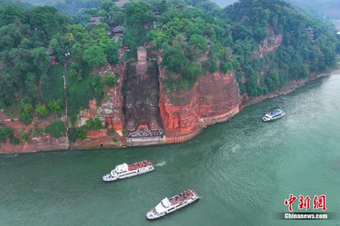 乐山：三江汇流处的山水美食之城