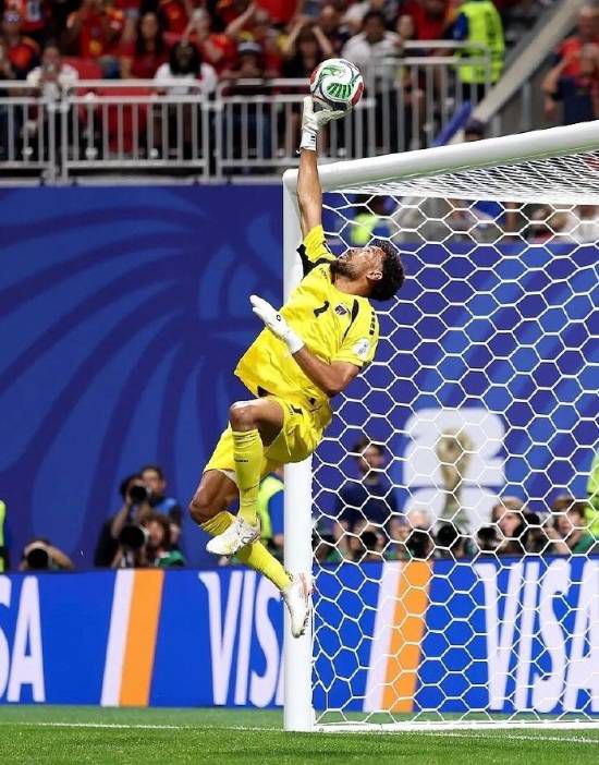 2026年6月16日世界杯H组首轮40岁门将沃齐尼亚第38分钟单掌拒西班牙补射
