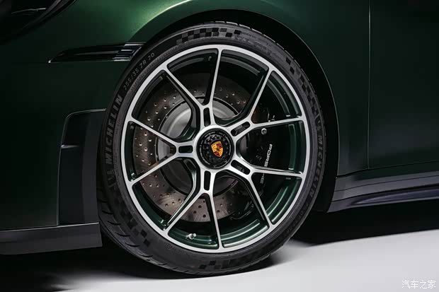 保时捷911 GT3特别版官图发布 致敬初代356并配备25万英镑腕表 第6张 保时捷911 GT3特别版官图发布 致敬初代356并配备25万英镑腕表 第6张