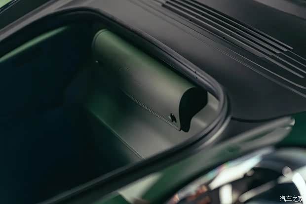 保时捷911 GT3特别版官图发布 致敬初代356并配备25万英镑腕表 第8张 保时捷911 GT3特别版官图发布 致敬初代356并配备25万英镑腕表 第8张