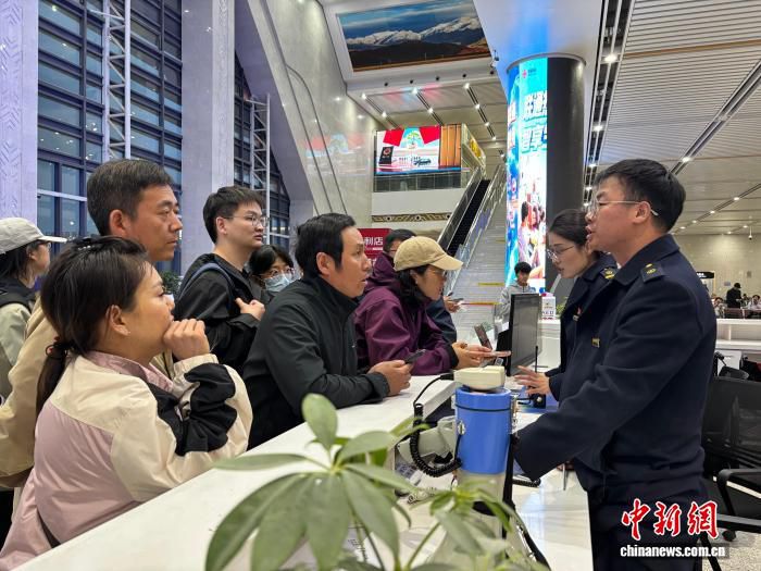 青海海西州6.3级地震致三条铁路区段一度停运 已恢复通行并加开临客