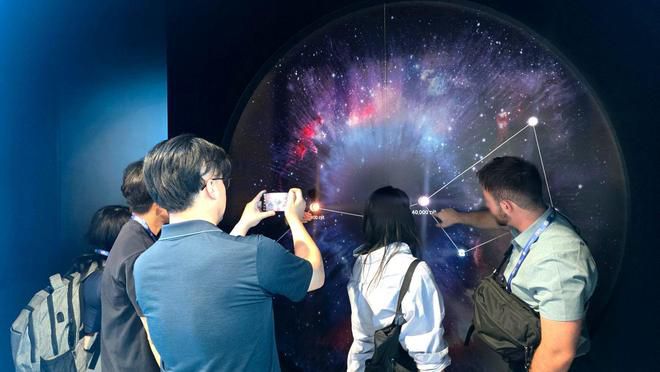 三星显示在AWE USA 2026展示1.3英寸40000尼特RGB OLEDoS微显示器
