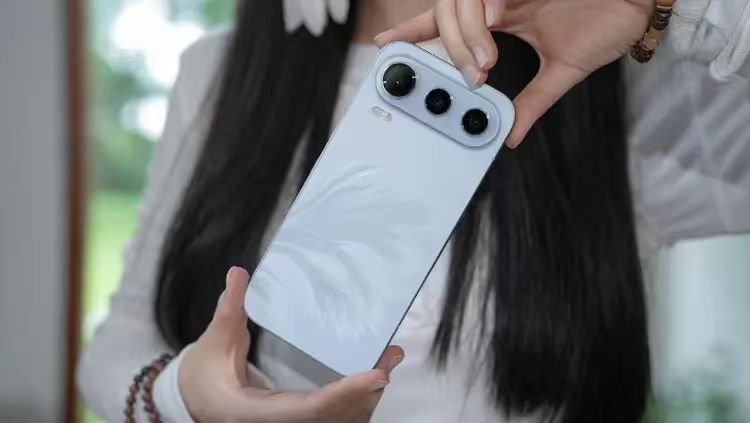 荣耀600系列与vivo S60系列对比解析：续航、影像、防护、轻薄度路线差异  第1张