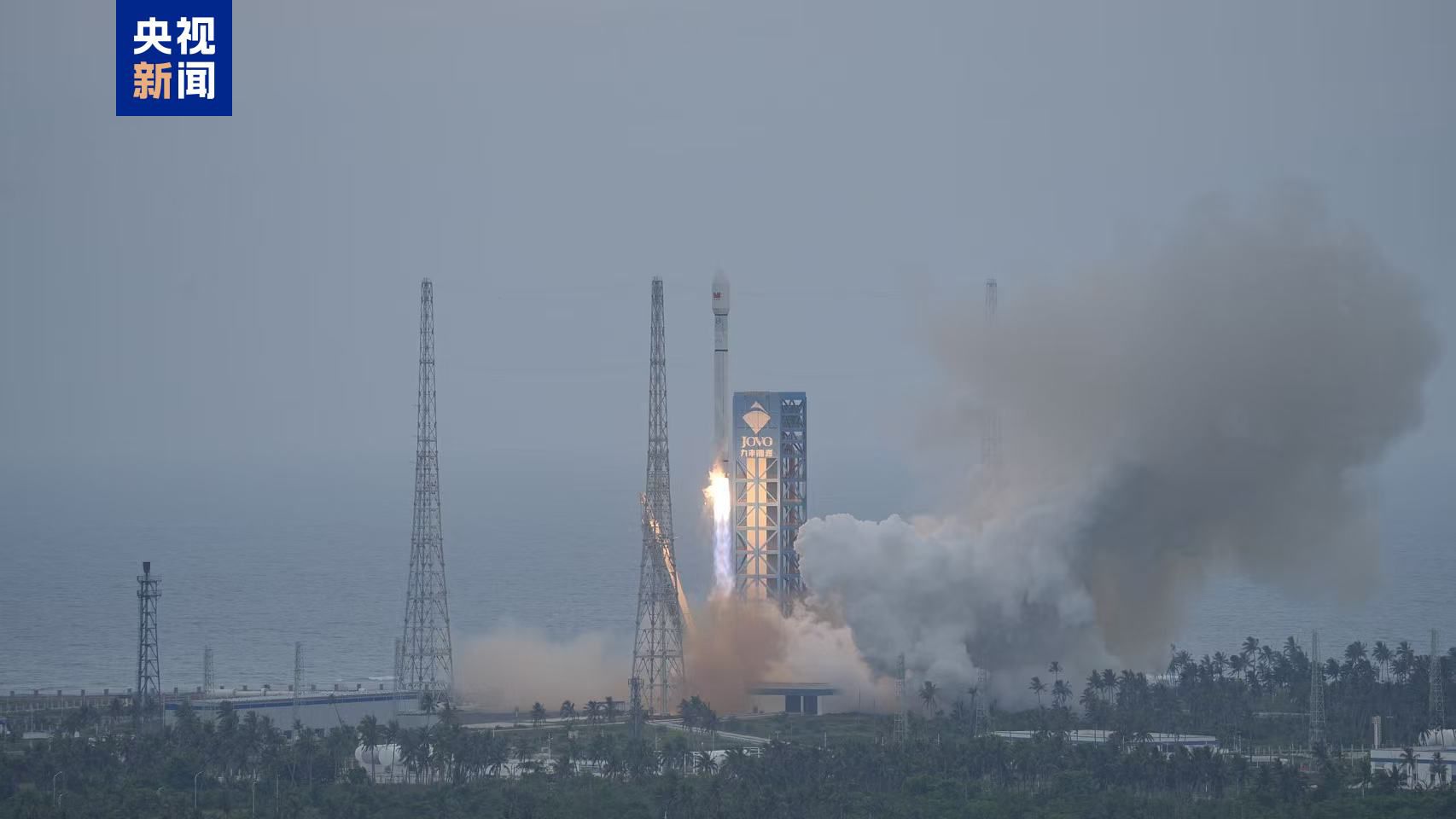 长征十二号火箭在海南商业航天发射场成功发射卫星互联网低轨卫星