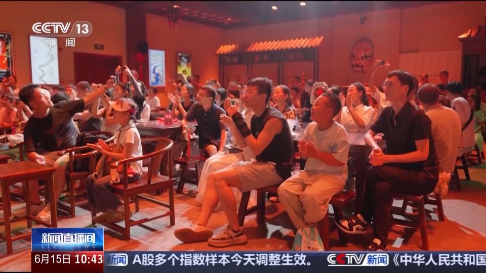 长沙商圈小剧场日均超50场 光影技术迭代催生沉浸式消费新场景