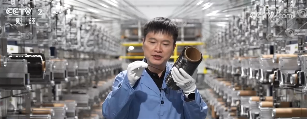 上海石化小丝束碳纤维实现量产 强度达钢材79倍单股可拉10吨卡车