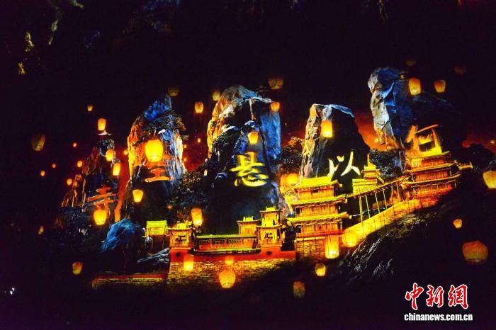吉尼斯世界纪录授牌仪式在恒山悬空寺举行 崖壁光影秀获最大投影面积认证