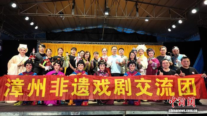 漳州布袋木偶赴台演出 观众掌声随《大名府》情节起伏