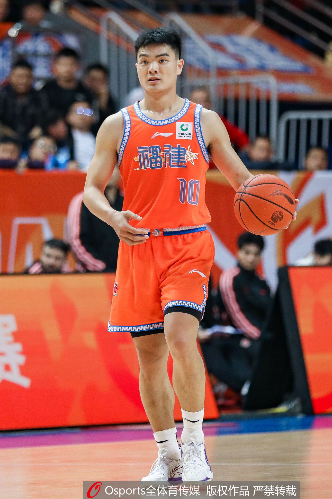 福建浔兴男篮夏季集训开启 黎伊扬加练三分提升远投射程