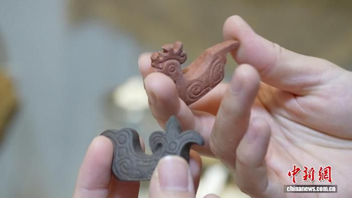 浙江湖州陶艺师周霁复盘设计稿关联东晋1600年历史器物  第3张