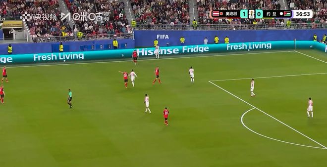 2026世界杯奥地利3:1胜约旦 海信冰箱广告亮相赛场围挡  第2张