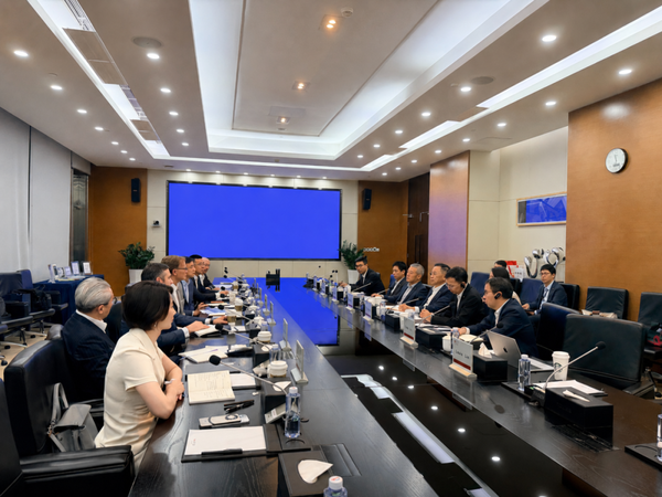 康宁CEO魏文德到访TCL华星 双方共探显示技术合作 第2张 康宁CEO魏文德到访TCL华星 双方共探显示技术合作 第2张