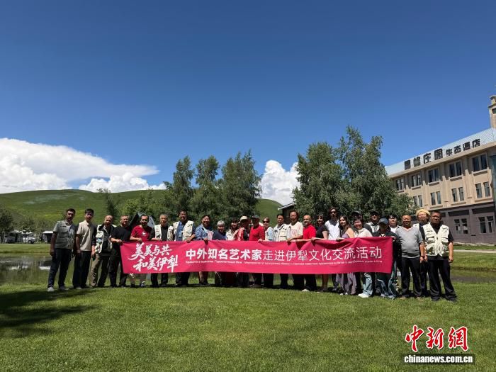 24位中外画家在伊犁完成写生交流 画笔记录边疆风光 第3张 24位中外画家在伊犁完成写生交流 画笔记录边疆风光 第3张