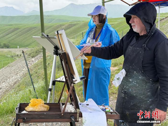 24位中外画家在伊犁完成写生交流 画笔记录边疆风光 第2张 24位中外画家在伊犁完成写生交流 画笔记录边疆风光 第2张