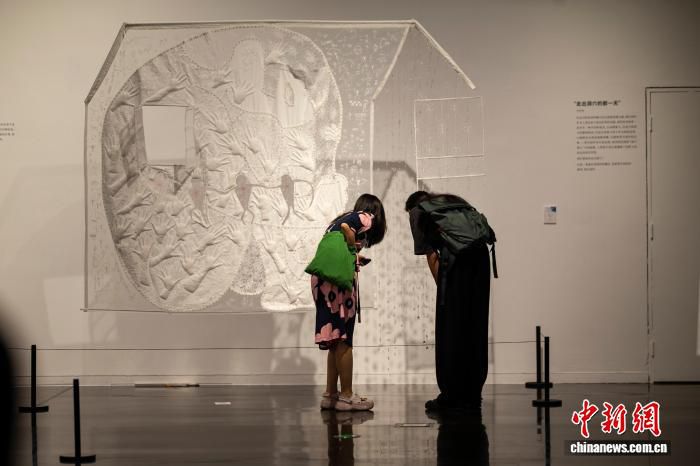 清华大学美术学院2026届本科生毕业作品展开幕 240余名毕业生展出近1000件作品 第2张 清华大学美术学院2026届本科生毕业作品展开幕 240余名毕业生展出近1000件作品 第2张