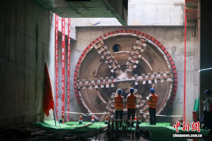 石家庄地铁4号线祥新区间双线贯通 盾构机首次穿越21股道营业线
