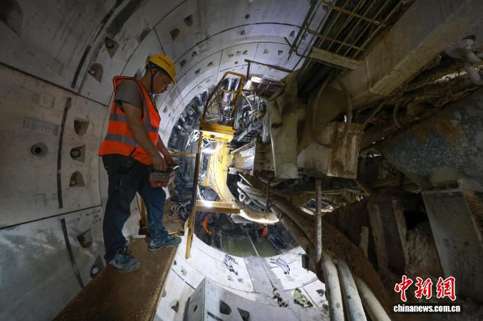 石家庄地铁4号线祥新区间双线贯通 盾构机首次穿越21股道营业线  第2张