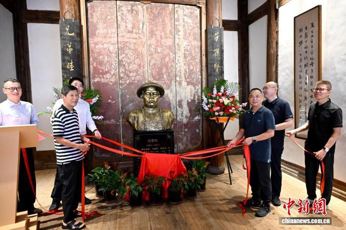 沈葆桢塑像在福州三坊七巷故居揭幕，纪念福建船政创办160周年