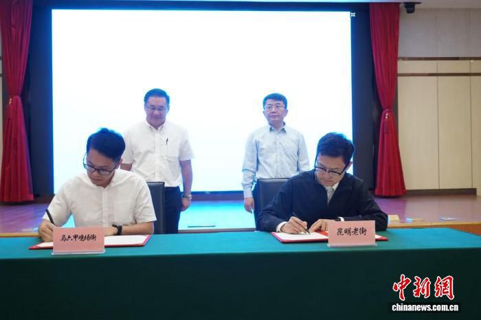 第22届东盟华商会上 陈炜建展示照片:马六甲鸡场街与中国多地老街形似 第2张 第22届东盟华商会上 陈炜建展示照片:马六甲鸡场街与中国多地老街形似 第2张