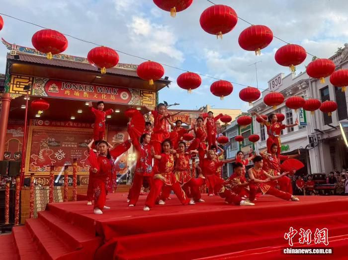 第22届东盟华商会上 陈炜建展示照片:马六甲鸡场街与中国多地老街形似 第1张 第22届东盟华商会上 陈炜建展示照片:马六甲鸡场街与中国多地老街形似 第1张